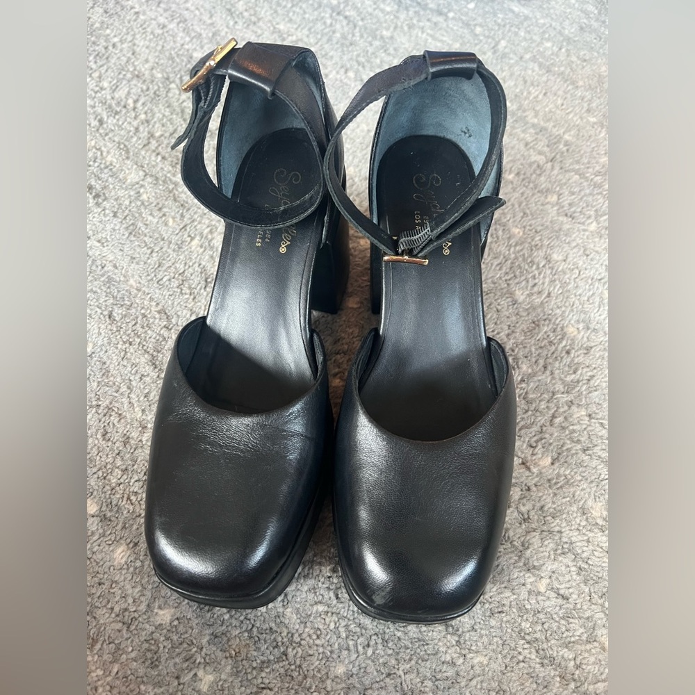 Seychelle’s Gleaming Platform Mary-Jane Heels - Picture 4 of 8
